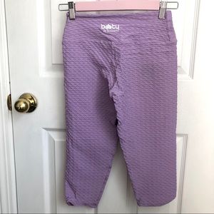Booty by Brabants Lavender Capris Crocodile skin material NWT